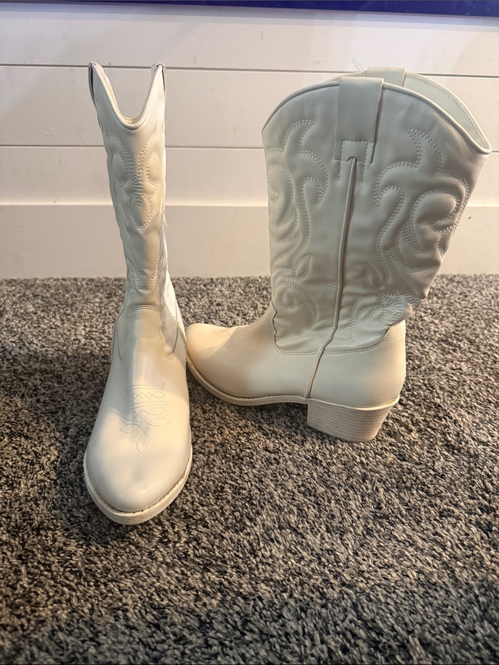 Madden NYC Women’s White Cowboy Boots Size 10 Western Embroidered Mid Calf